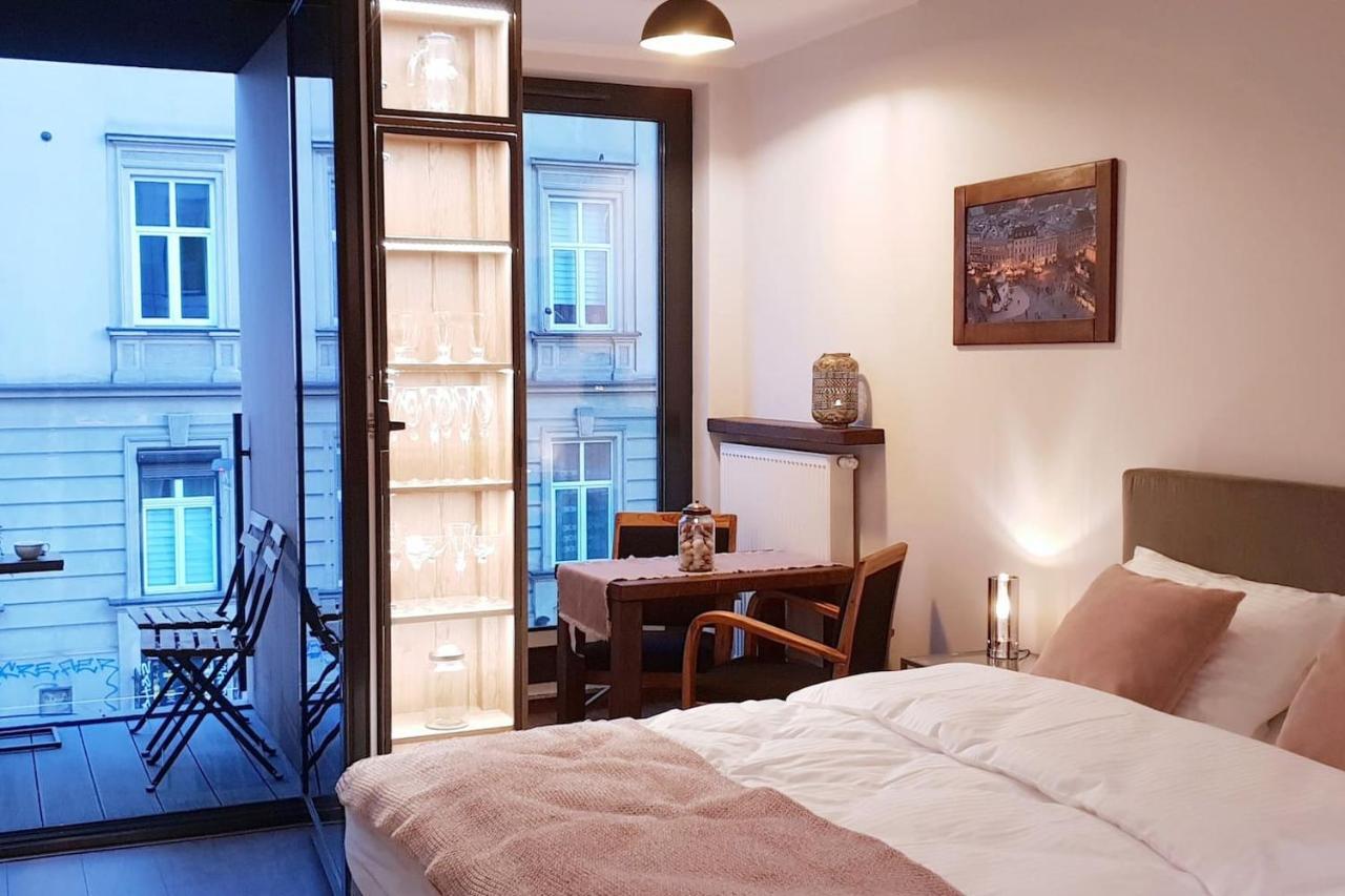 Boutique 108 - Old City, Luxury Apt. With A Garage คราคูฟ ภายนอก รูปภาพ