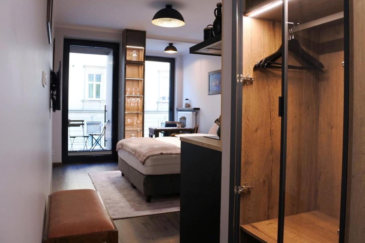 Boutique 108 - Old City, Luxury Apt. With A Garage คราคูฟ ภายนอก รูปภาพ