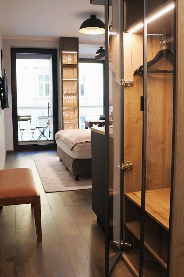 Boutique 108 - Old City, Luxury Apt. With A Garage คราคูฟ ภายนอก รูปภาพ