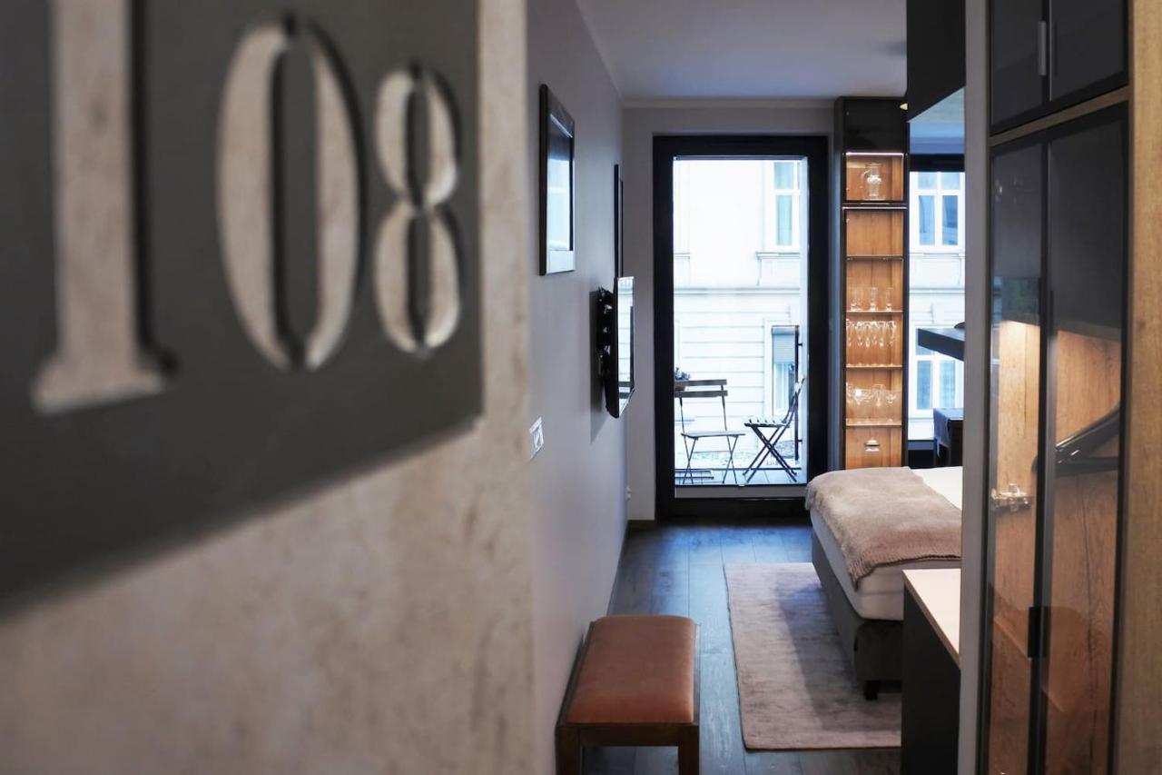 Boutique 108 - Old City, Luxury Apt. With A Garage คราคูฟ ภายนอก รูปภาพ